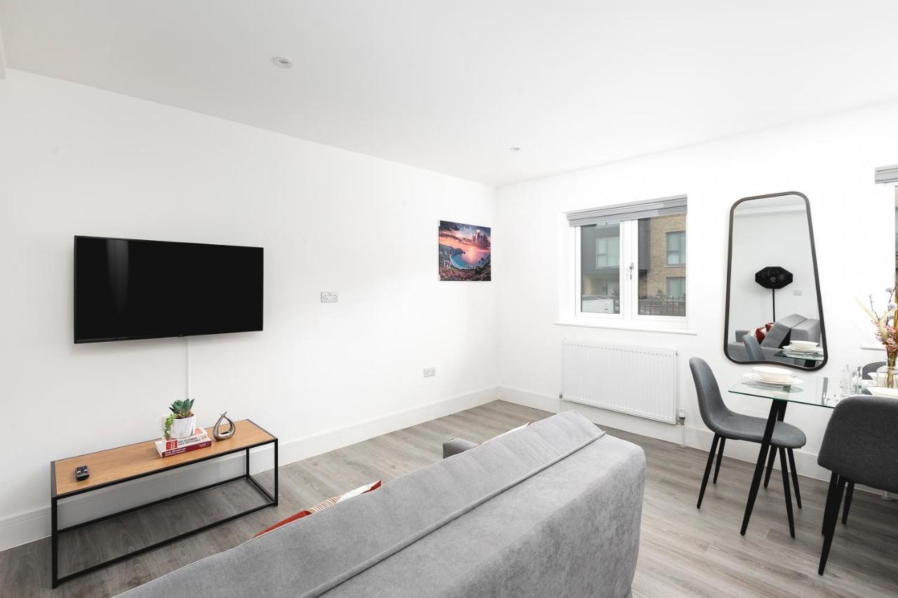 Skyvillion - London Enfield Chase Apartments With Parking & Wifi Exteriér fotografie