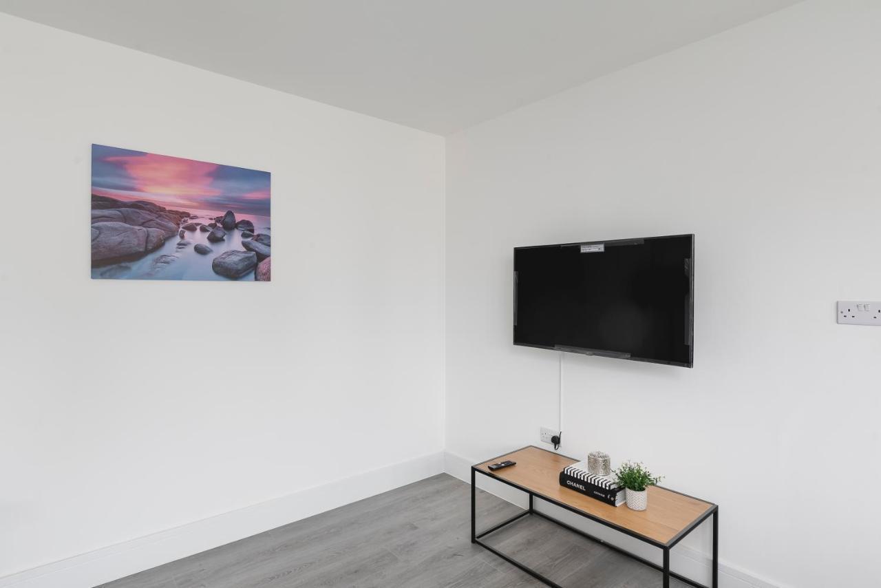 Skyvillion - London Enfield Chase Apartments With Parking & Wifi Exteriér fotografie
