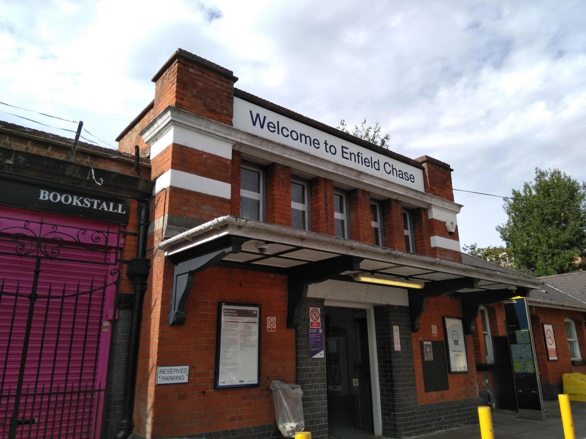 Skyvillion - London Enfield Chase Apartments With Parking & Wifi Exteriér fotografie